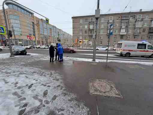Ищу свидетелей ДТП на перекрестке Варшавской и Благодатной. около автомобиль скорой помощи, выехав на…