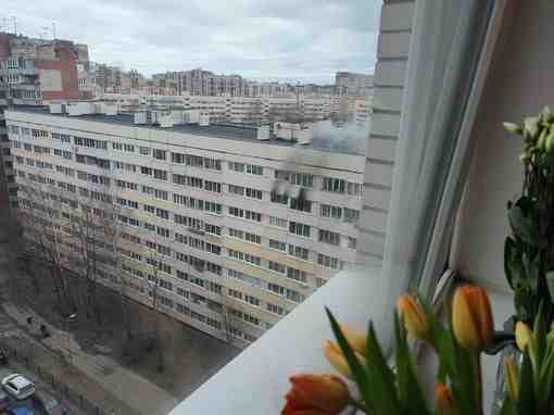 Пожар на Жукова 34к1в на восьмом этаже, во дворах, пожарных пока нет