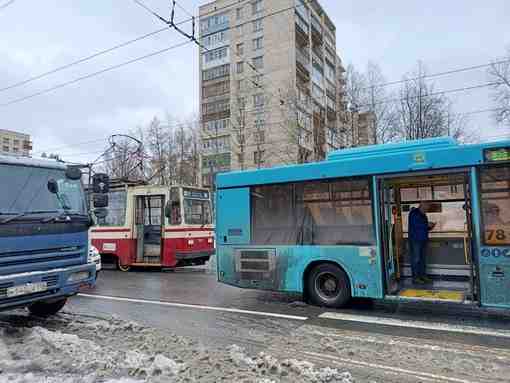 ДТП с автобусом на Науки 30