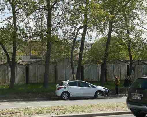На Витебском проспекте напротив «Рольф Витебский» столкнулся с невидимой машиной и улетел крышей в…