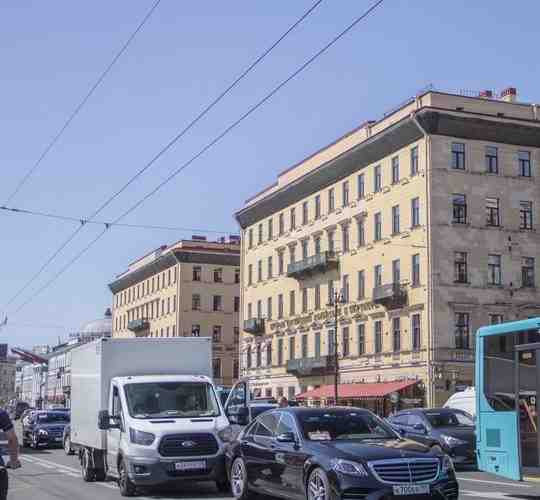 И вновь не дешёвое ДТП с участником экономического форума, напротив Казанского собора