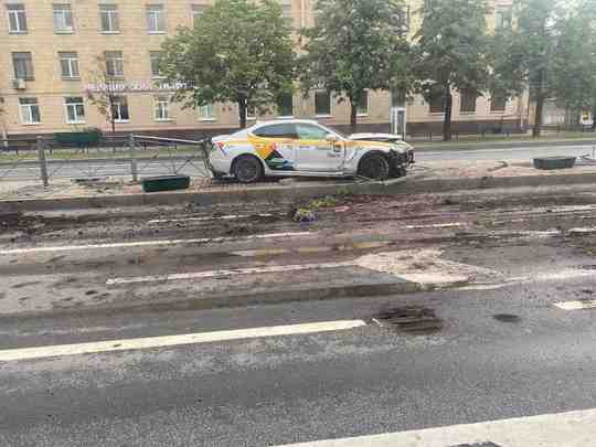 Перед Московской, отдыхает на разделителе