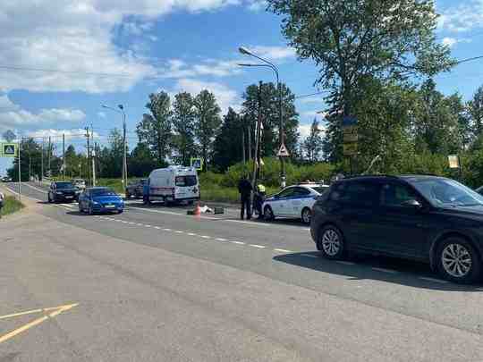 Перед переездом в Горелово сбили человека, водитель скрылся. В Горелово (Аннинское шоссе 76) ищут…