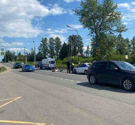 Перед переездом в Горелово сбили человека, водитель скрылся. В Горелово (Аннинское шоссе 76) ищут…