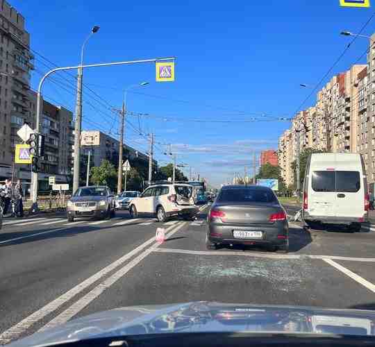 ДТП на пересечении проспекта Ветеранов и улицы Партизана Германа
