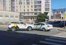 Таксист и автомобиль по мониторингу за парковкой столкнулись на пересечении Барочной и Петрозаводской