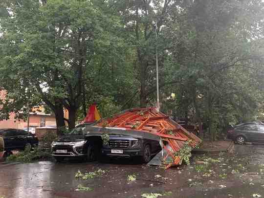 Накрыло Московский 136,во дворе