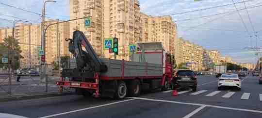 Перекрёсток Ириновского и Индустриального, поворот вторым рядом не получился