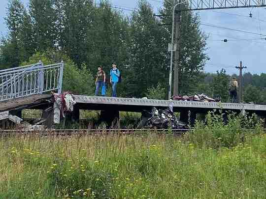 Столкновение легкового автомобиля и поезда произошло сегодня, 17 июля, в Лужском районе Ленобласти. В…