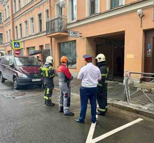 Госавтоинспекция информирует: В Петроградском районе в связи [|с угрозой обрушения здания] по адресу: Большая…