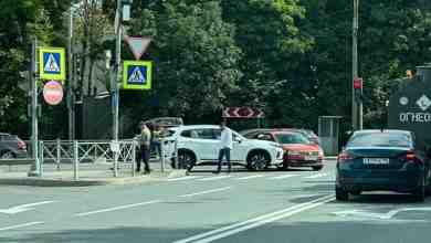 ДТП в городе Сертолово, в сторону города. Заняли правую полосу, мешают на поворот к…