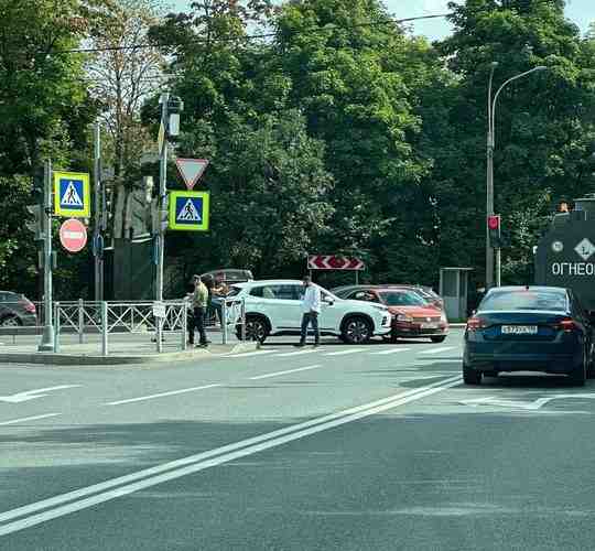 ДТП в городе Сертолово, в сторону города. Заняли правую полосу, мешают на поворот к…