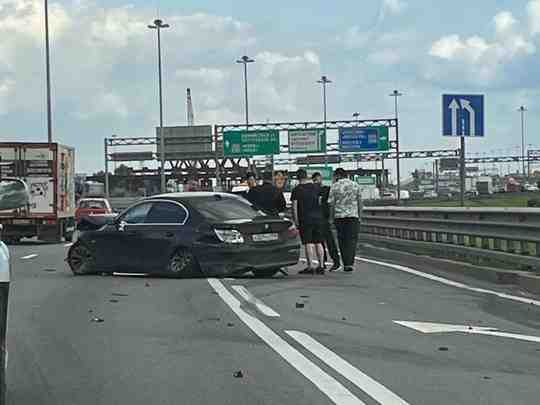 В 14:20 на 67 км. внешней стороны КАД, перед съездом на Витебский проспект