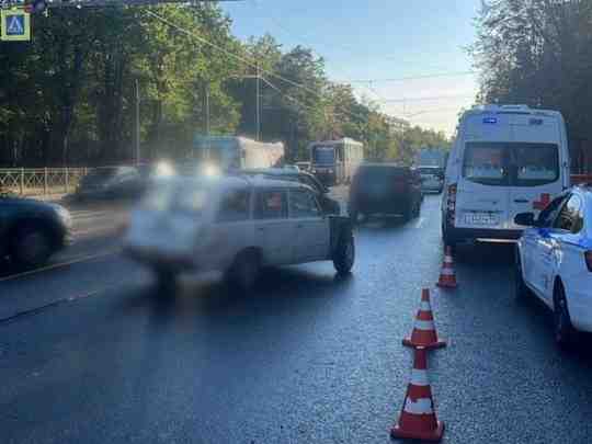 В 8 утра 75-летний водитель автомобиля «Ситроен» двигаясь по проспекту Науки, в зоне регулируемого…