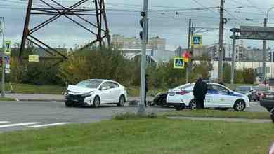 Водитель Порше повернул налево и столкнулся со встречной Киа на Стародеревенской