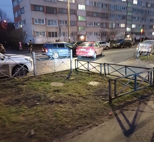 В 8:30 на Тимуровской между Брянцева и Светлановским проспектом ДТП. Машины проезжают, автобусы стоят…