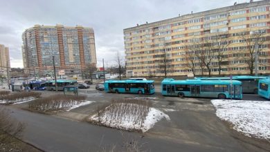 Композиторов 25/20 Вся улица Композиторов забита лазуриками Очевидно, сломался один из автобусов