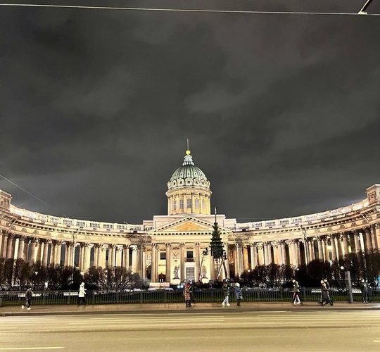 У Казанского собора совсем скоро засверкает новогодняя елка