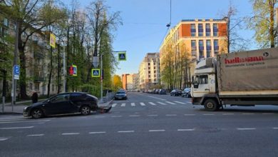 На пересечении Зелениной и Барочной грузовик сильно помял Форд