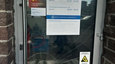Вчера вечером персонал банка, расположенного на Привокзальной площади в городе Мурино, воспользовался кнопкой тревожной…