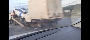 Ночью на КАДе в эвакуатор, который грузил каршеринг после ДТП влетел грузовик