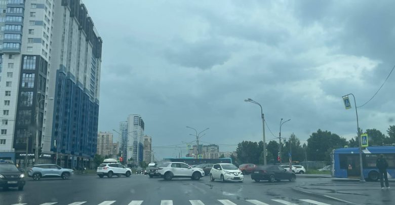 ДТП сейчас на Яхтенной/Оптиков. Один большой перекресток, но сразу два одинаковых ДТП и пробка….