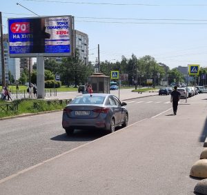 Стала свидетелем ДТП у дома №62к1 на Кондратьевском проспекте. Пока ходила в магазин, виновник…