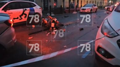 В Кузнечном переулке байкер демонстрировал навыки уверенного вождения. Дорожные виражи впечатлили одного из прохожих,…