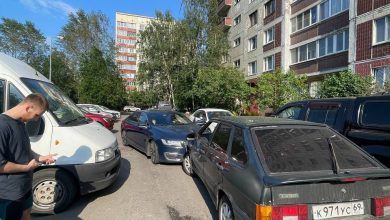 Вчера на Коллонтай 14к4 2 мужчина в неадекватном состоянии на автомобиле Lincoln протаранил три…