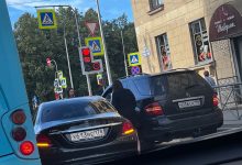 Два немца встретились на Большеохтинском проспекте