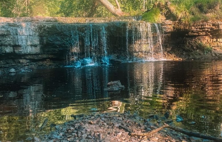 Саблинский водопад В зависимости от времени года высота колеблется от 2,5 до 4-х метров….