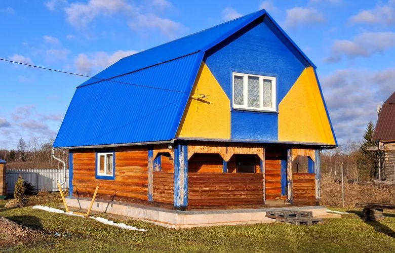 БРЕВЕНЧАТЫЙ ДОМ С БАНЬКОЙ НА ВЫСОКОМ БЕРЕГУ РЕКИ ШЕЛОНЬ В СНТ «КИПРОВО» НА ГРАНИЦЕ…