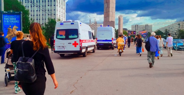 Васильевский Остров , Наличный мост, река Смоленка , метро «Приморская «. Похоже, кто-то сегодня…