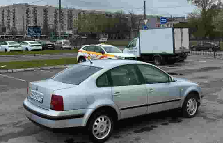 Volkswagen Passat MT 1999 Комфортный обслуженный пассат в максимальной комплектации: ГУР, климат-контроль, подогрев сидений…