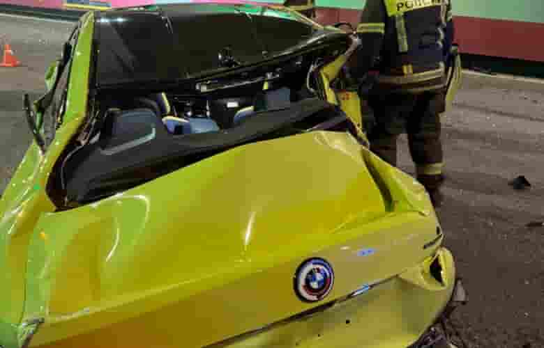 У Метро площадь мужества БМВ из-за лазурного вылетел на встречную прямо в лоб полиции,…