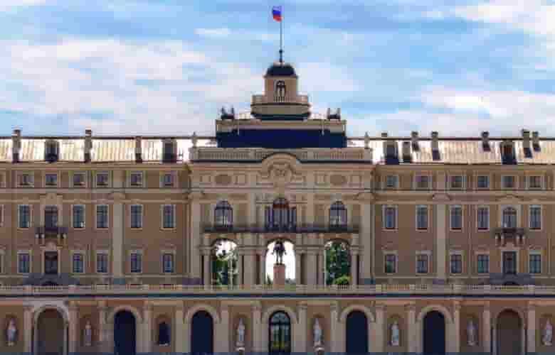 Константиновский дворец. Это памятник архитектуры XVIII века, формирующий дворцово-парковый ансамбль в Стрельне, с 2003…