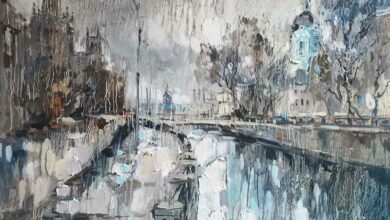 Хмурится небо тучами, Ветер воет во мглу, И по дороге кучами Ветер гоняет листву….