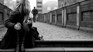 НА НОЧНОЙ МОСТОВОЙ Ян Рутка (Митряйкин И.) Не начинай говорить. Хватит, теперь помолчи! Выкинь…