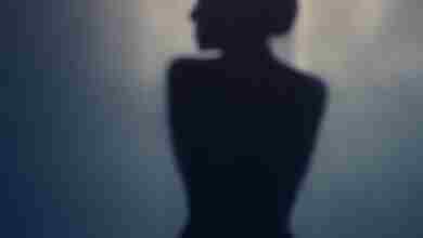 Любовь приходит и уходит, Лишь оставляя боли след. Душа дороги не находит Ища во…