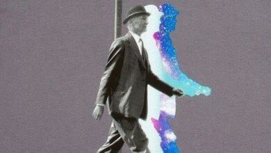 Порою нужно быть другим, Забыть себя, идя вперед. И если здесь ты нелюбим -…