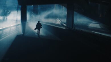 Гвоздем забито чувство жизни, И ртутью льется кровь с виска. А гроб так близок……