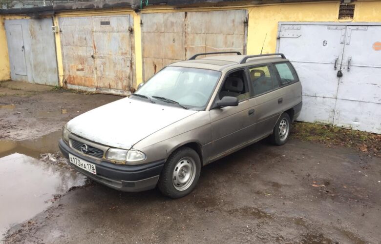 Продаю машину Opel Astra Caravan 1995 г.. Требует ремонта ДВС! Ездила бодро. 1,6 двигатель,16-й…