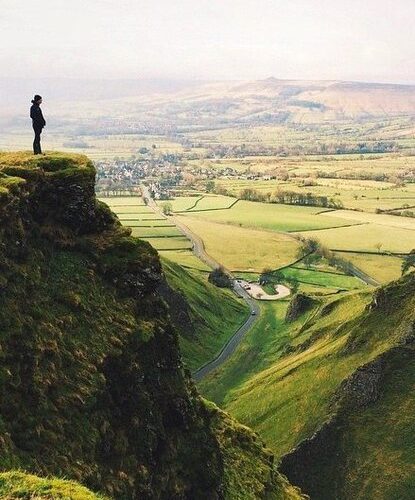 Ты мне вслед не смотри так тоскливо. Ухожу! Отпуская — прости! Не судьба быть…