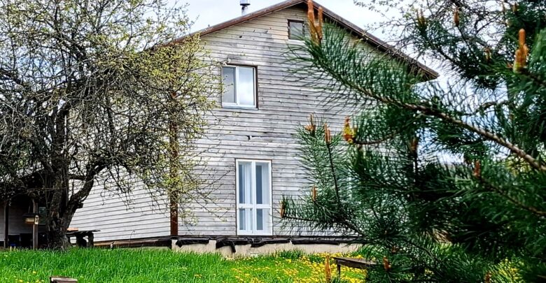 УЮТНЫЙ ДВУХЭТАЖНЫЙ ДОМ НА УЧАСТКЕ 60 СОТОК В МАЛОНАСЕЛЕННОЙ ДЕРЕВУШКЕ У ЖИВОПИСНОГО ОЗЕРА, РЯДОМ…