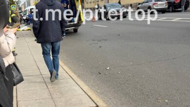 Водитель полицейского автомобиля потерял сознание за рулём и сбил пешеходов на Шпалерной улице, -…