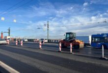 Ремонт Дворцового моста завершён. Движение открыто после замены более 5,8 тысяч квадратов асфальта