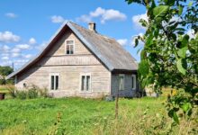 КРЕПКИЙ ДОБРОТНЫЙ ДОМ НА УЮТНОМ ХУТОРЕ У ХВОЙНОГО ЛЕСА ПОД ПСКОВСКИМИ ПЕЧОРАМИ, 6 ГА….